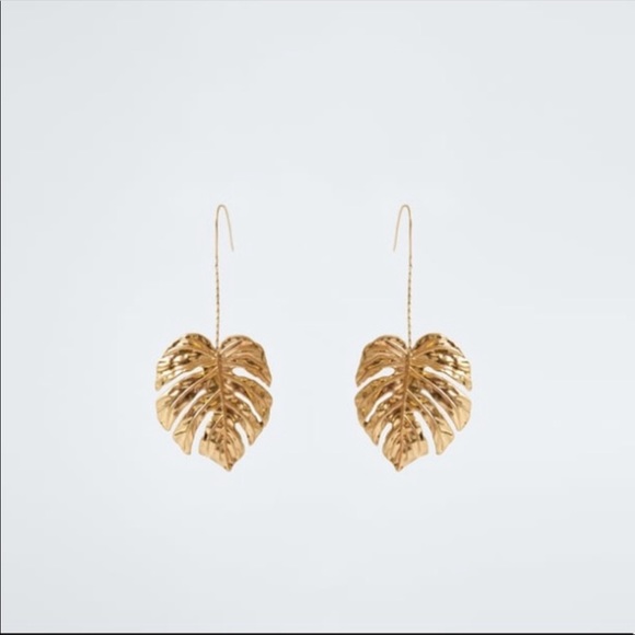 Zara Pendant Monstera Earrings - Picture 2 of 6